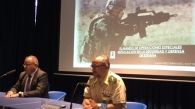 El General Demetrio Muñoz (derecha), junto al director de Casa Mediterráneo, Javier Hergueta, durante la conferencia sobre el MOE - Foto: María Gilabert / Revista Casa Mediterráneo.