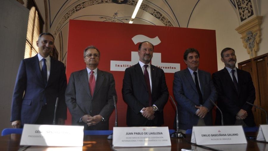 Rueda de prensa de presentación de la reunión anual de los directores del Instituto Cervantes en Orihuela - © María Gilabert / Revista Casa Mediterráneo.