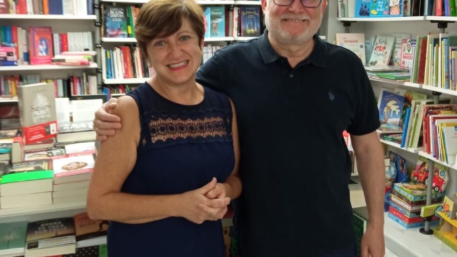 Pilar Verdú y Luis Casado, propietarios de la Librería Plumier de Ibi.