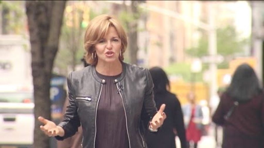 Almudena Ariza durante una conexión informativa.