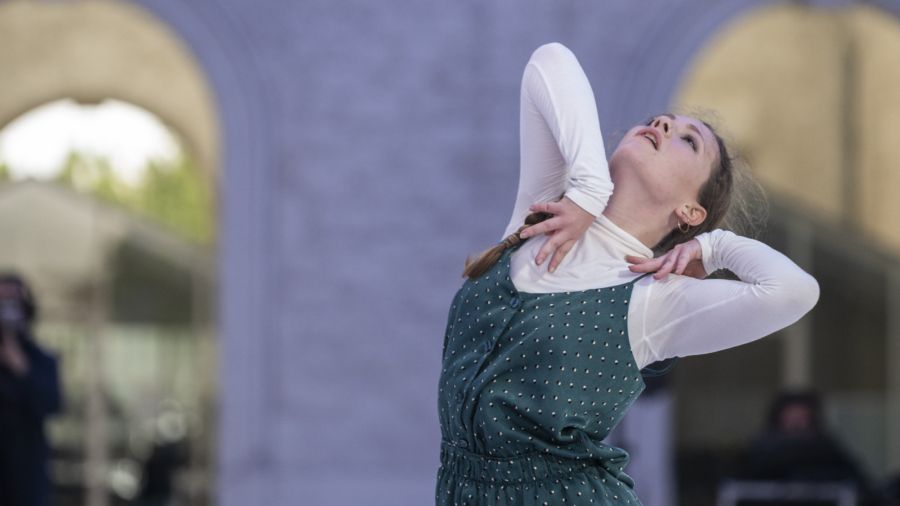 Gaby Davies - Abril en danza.