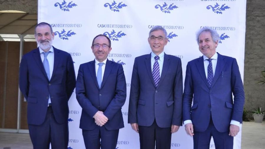 El Sr. Xing Qu, número dos de Unesco, tercero de izquierda a derecha.