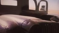 Coche de la época abandonado en el desierto - Imagen de la revista Al filo de lo imposible.