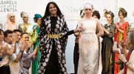 Nadia Zein, en el centro, en uno de sus desfiles de moda.