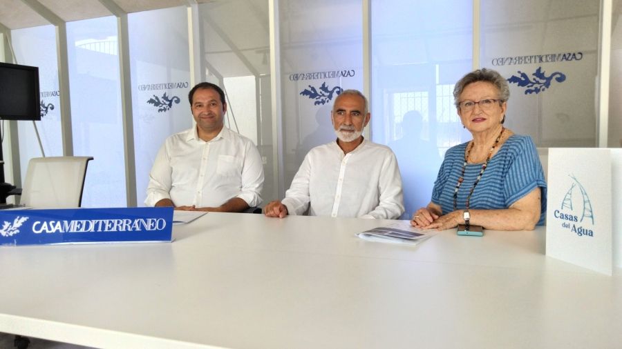 Raúl del Río, coordinador del Proyecto Terra, José Ángel Gran, presidente de la Fundación Biomimeti, y Pilar Sala, artista.